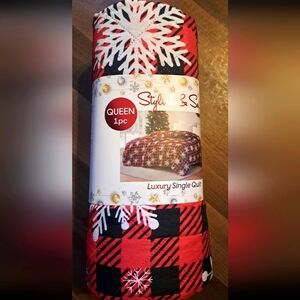 Christmas Quilt with matching shams (2)